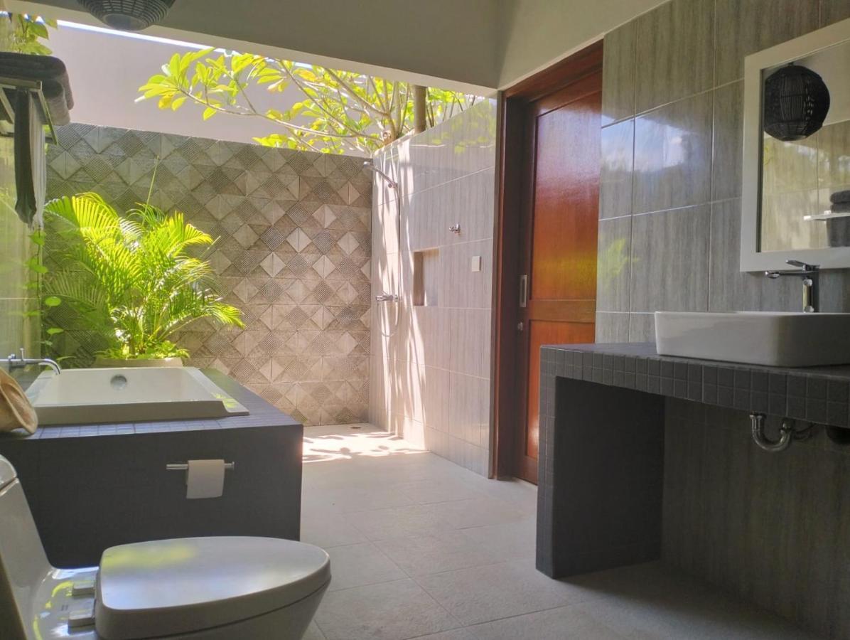 Villa Jeruk Selong Belanak Exterior photo